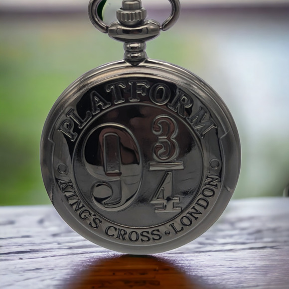 Harry Potter Pocket Watch NEW Gift Platform 9¾ King's Cross Hogwarts Express - Picture 3 of 8